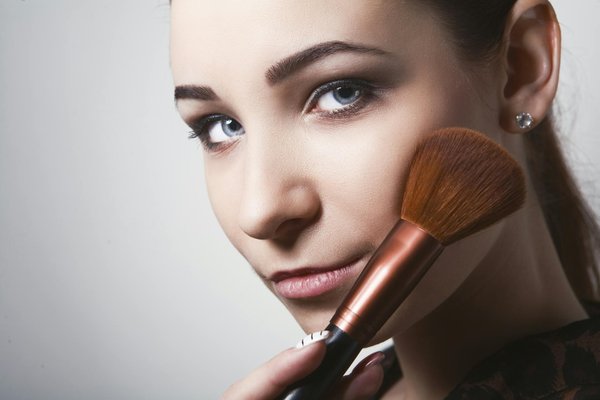 Produits essentiels pour un maquillage révélateur de beauté